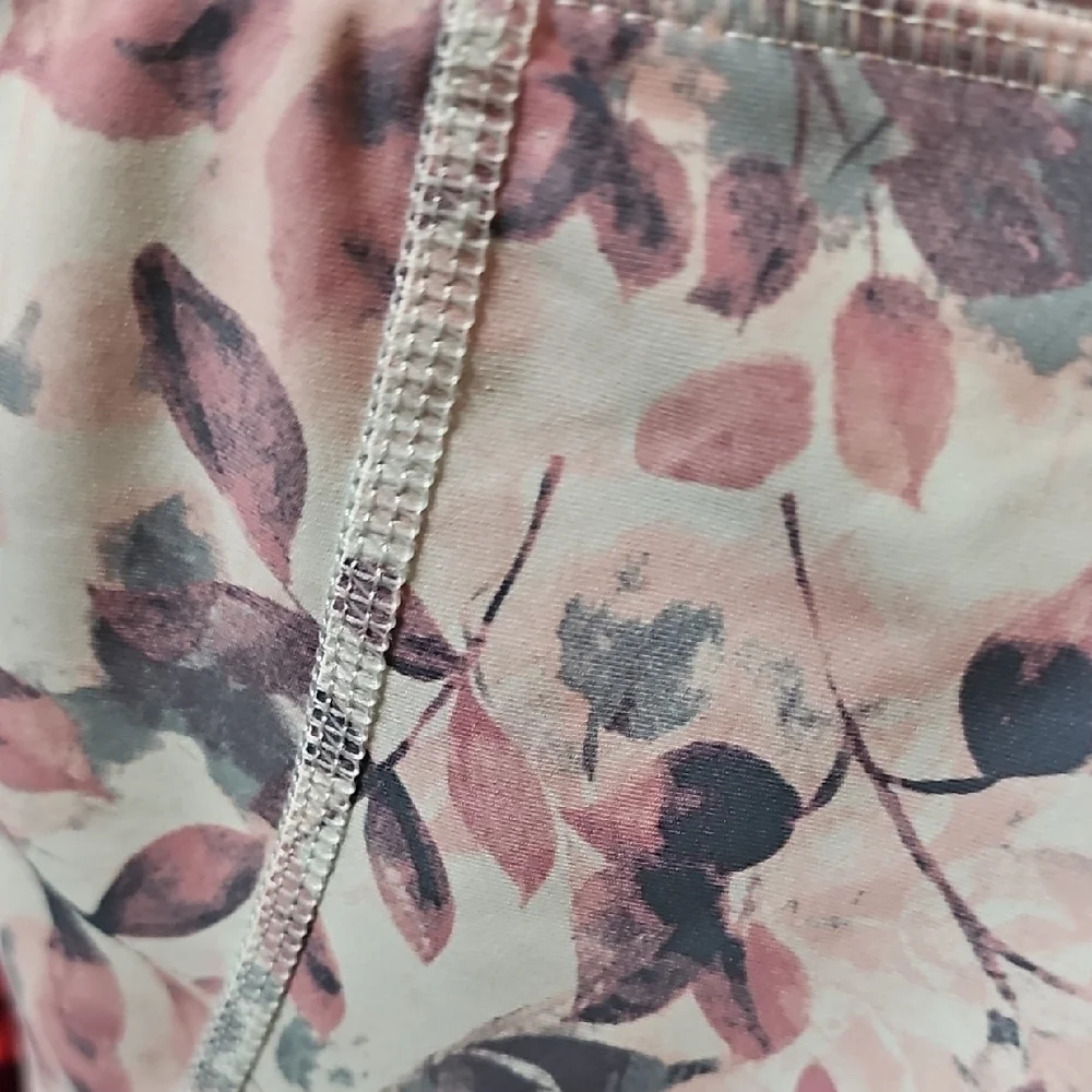 Old Navy NWT Girls Floral Print Leggings Size Small